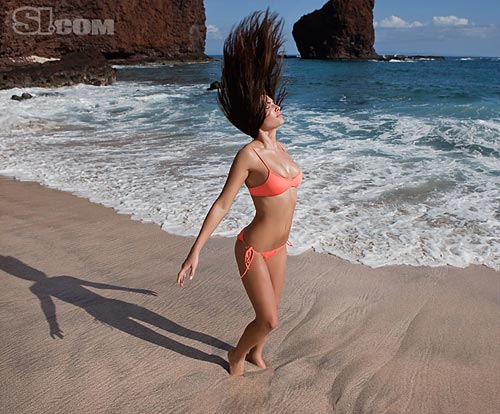 Фото Alyssa Miller в купальниках на страницах журнала Sports Illustrated 2011