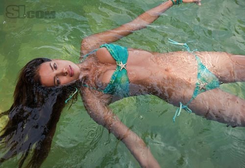 Ирина Шейк (Irina-Sheik) в купальниках для Sports-Illustrated