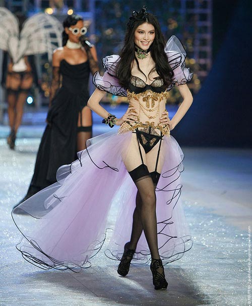 2012 Victoria’s Secret Fashion Show в Нью Йорке New York - фото